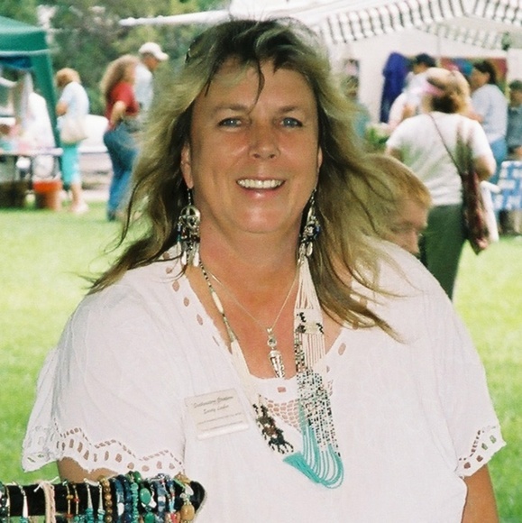 Meet your Posher, Sandy - Picture 2 of 2